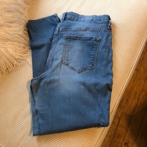 Medium wash Old Navy Rockstar Mid-Rise